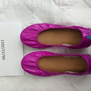 Size 11 Ultraviolet Tieks